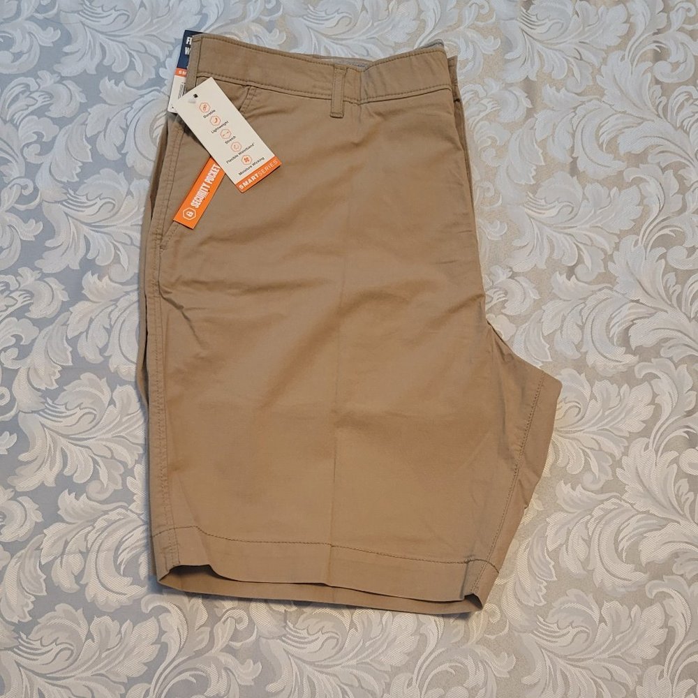 DOCKERS MEN LIGHTWEIGHT KHAKI CHINO SHORTS BEIGE